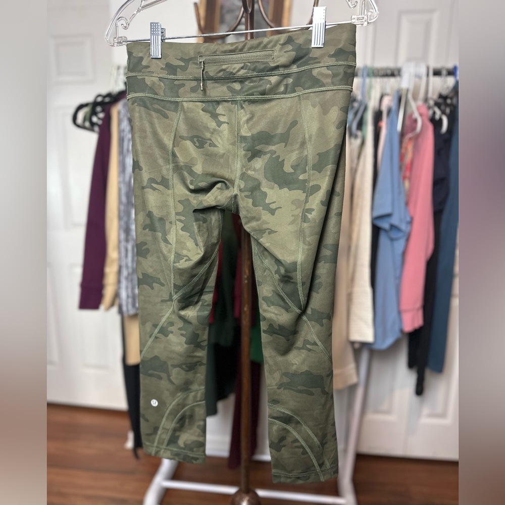 LULULEMON green camo 23" Inseam Athletic Pants 6 - Picture 2 of 6